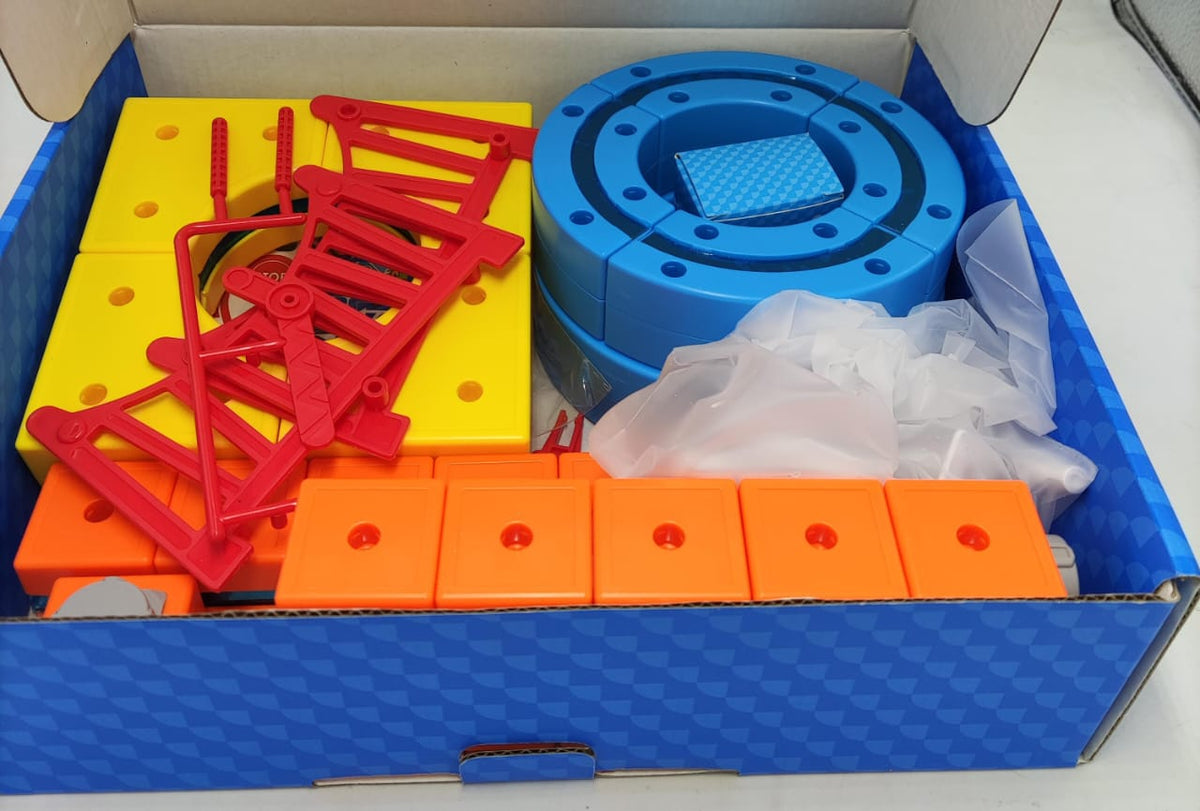 Magnetic Railcar Track Building Set – 86 Pieces — detail view 8